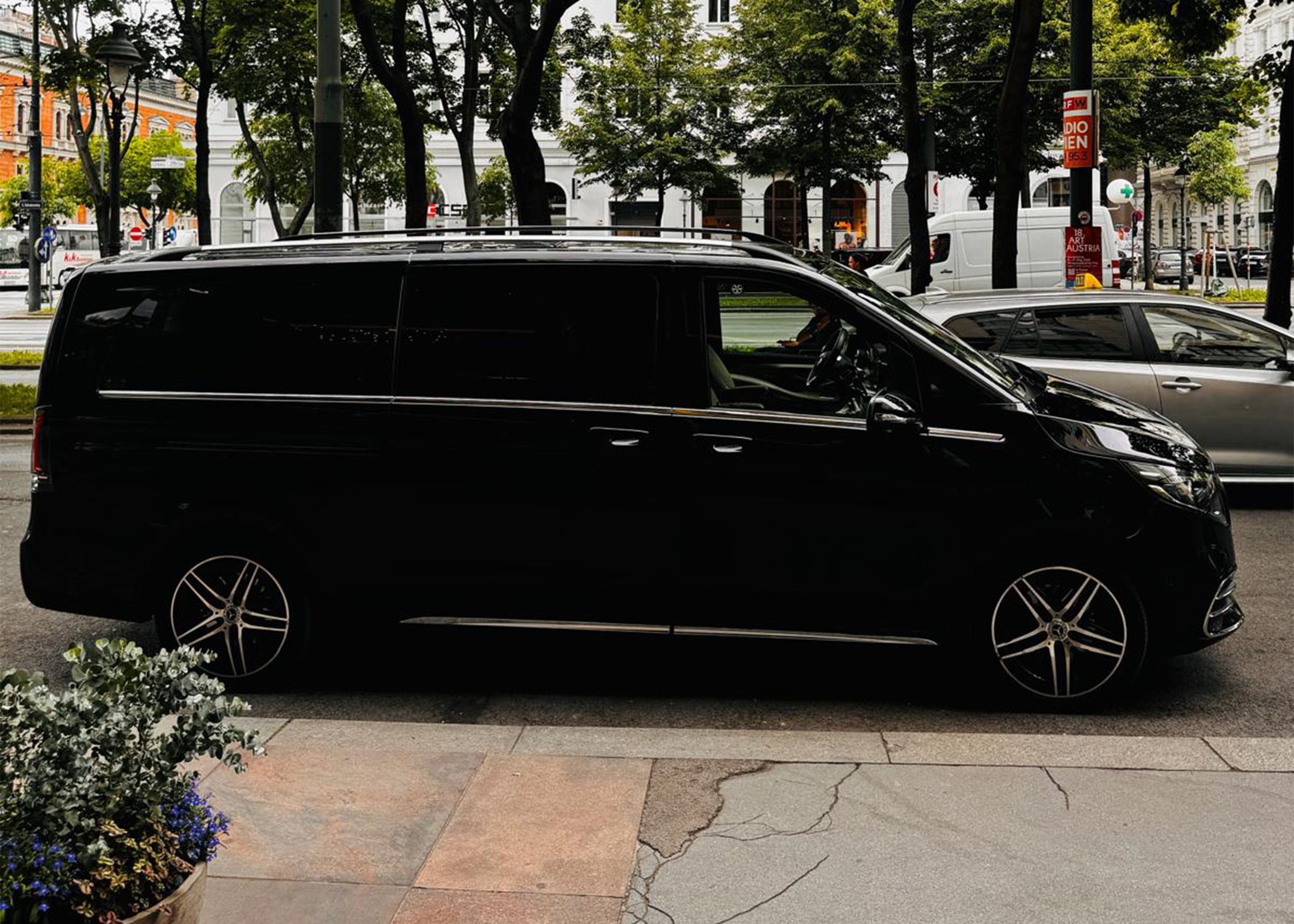 Mercedes V Klasse dashboard and controls